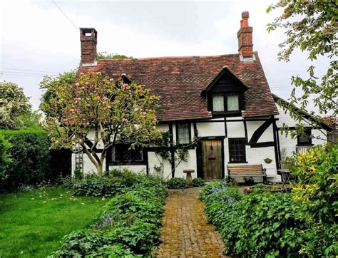 old english cottage style